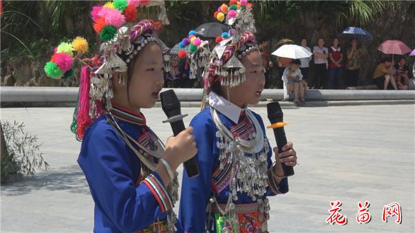 3侗家姑娘唱山歌3.bmp