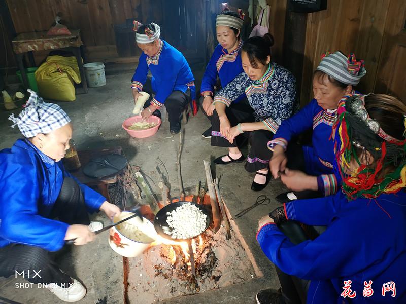 5.炒苞谷(龙家贵).jpg