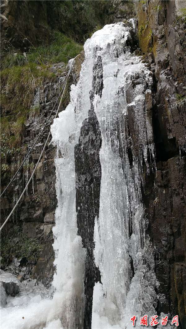 2、变婆瀑残雪.jpg