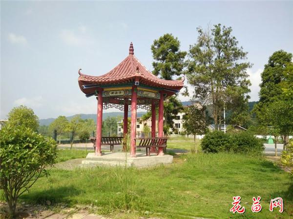 8.新修的耕读亭_副本.jpg
