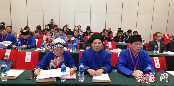 2.会长杨桂兰、名誉会长陆顺祖出席.jpg